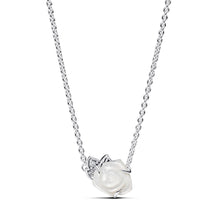 Load image into Gallery viewer, White Rose in Bloom Collier Necklace