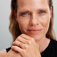 Load image into Gallery viewer, Sparkling Bow & Crossover Band Ring