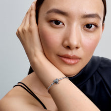 Load image into Gallery viewer, Heart Wings Clasp Snake Chain Bracelet