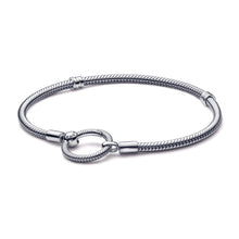 Load image into Gallery viewer, Pandora Moments O Closure Snake Chain Bracelet