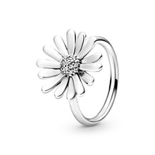 Load image into Gallery viewer, Pavé Daisy Flower Statement Ring