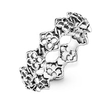 Load image into Gallery viewer, Rose Petals Band Ring