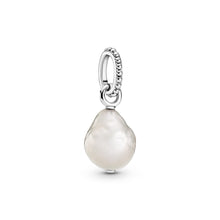 Load image into Gallery viewer, Freshwater Cultured Baroque Pearl Pendant