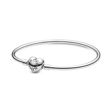 Load image into Gallery viewer, Pandora Moments Heart Clasp Bangle