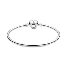 Load image into Gallery viewer, Pandora Moments Heart Clasp Bangle