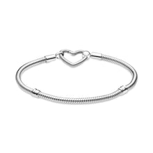 Load image into Gallery viewer, Pandora Moments Heart Closure Snake Chain Bracelet