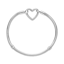 Load image into Gallery viewer, Pandora Moments Heart Closure Snake Chain Bracelet