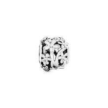 Load image into Gallery viewer, Openwork White Daisy Flower Charm