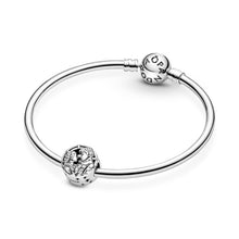 Load image into Gallery viewer, Star Wars Han Solo & Leia Kiss Charm