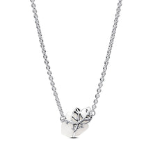 Load image into Gallery viewer, White Rose in Bloom Collier Necklace
