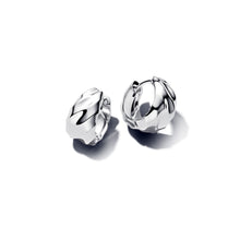 Load image into Gallery viewer, Rippled Small Hoop Earrings
