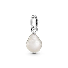 Load image into Gallery viewer, Freshwater Cultured Baroque Pearl Pendant
